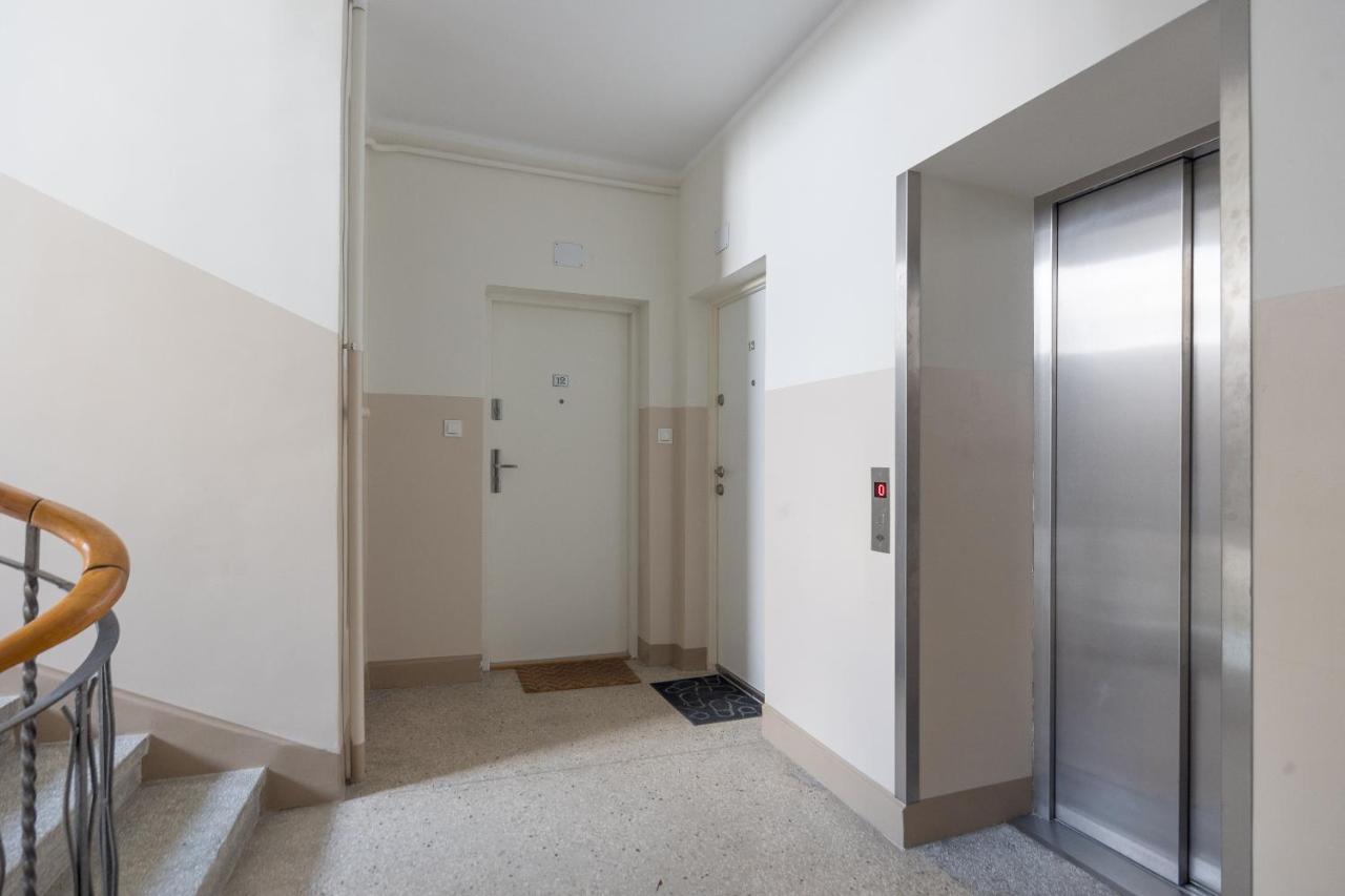 Metro Raclawicka Red Apartment Варшава Экстерьер фото