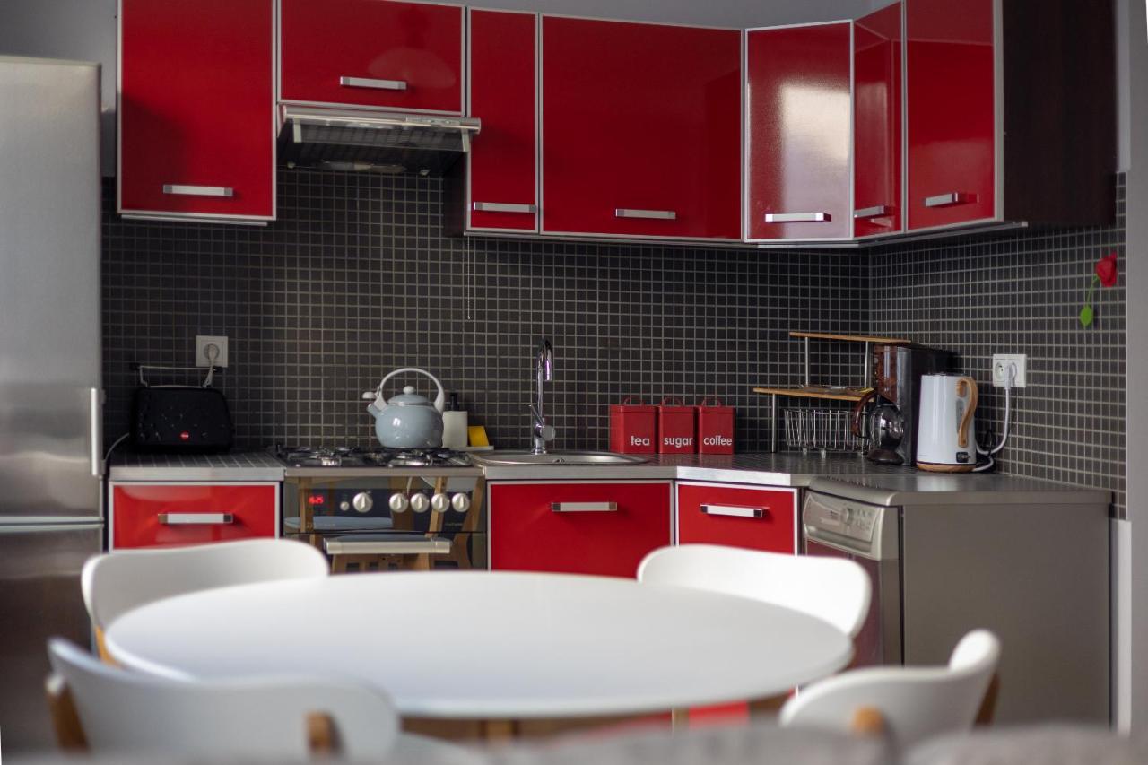 Metro Raclawicka Red Apartment Варшава Экстерьер фото